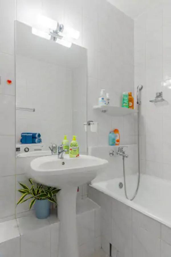Cosy & Chic Studio Close By Victoria Square Βουκουρέστι Εξωτερικό φωτογραφία